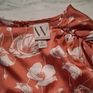 Worthington Rust and White Floral Top. Length 23"